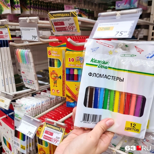 Цены на наборы фломастеров зависят от количества цветов и производителя | Источник: Роман Данилкин / 63.RU