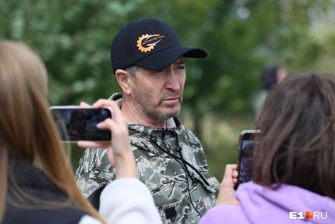 Ильдар не раздумывая присоединился к поискам | Источник: Владислав Лоншаков / E1.RU