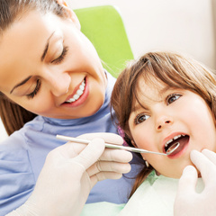 У ребенка потемнели молочные зубы: в чем причина