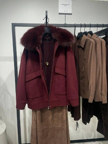 Куртка, 74% шерсти в составе, 39&nbsp;990 рублей | Источник: Алёна Золотухина / NGS.RU 