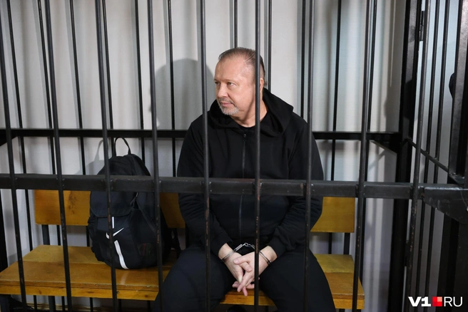 За последние 10 лет Алексей Зверев больше был в заключении, чем на свободе, хотя приговор огласили только в 2025 году | Источник: Алексей Волхонский / V1.RU