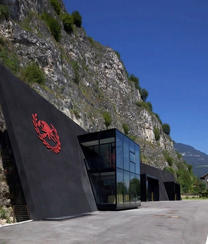 Пожарная станция, которая выглядит как тайный бункер супергероев (фотографии)