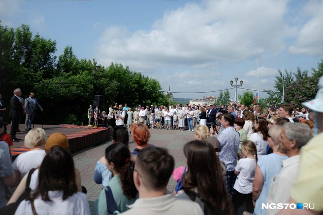 Праздник стартовал в 11:00 на Воскресенской горе, возле музея истории Томска. Мэр города и губернатор региона поздравляют томичей. | Источник: Варвара Фролова / NGS70.RU
