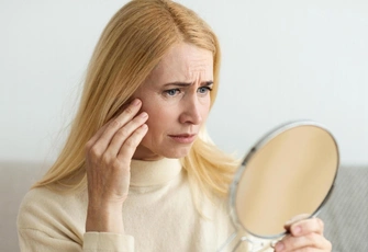 «Гадаю на других женщин и пытаюсь огородить от них мужа — а вдруг изменит?»