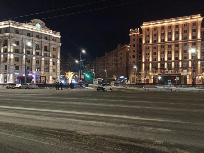 В результате удара один из автомобилей отбросило на трамвайные пути. | Источник: ГАИ Челябинска