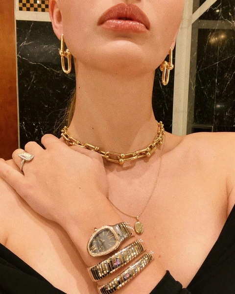 Колье Tiffany почти за миллион и «змеиные» часы Bvlgari: Владислав Доронин осыпает Кристину Романову дорогими подарками