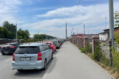 Очередь на АЗС в Новосибирске: стоят по полтора часа
