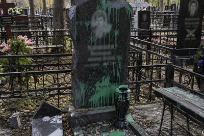 На Камчатке пенсионерка разгромила могилы родственников