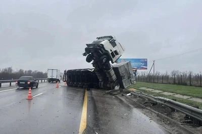 Авария фуры на трассе М-4 Дон: водитель в больнице