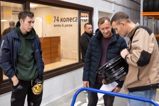 Заказ можно сделать онлайн на сайте, а забрать — со склада | Источник: Анастасия Комягина