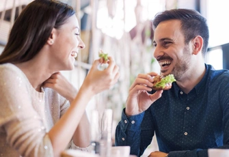 Уже тошнит, но вы еще вместе: психолог назвала 7 верных признаков «штормового брака»