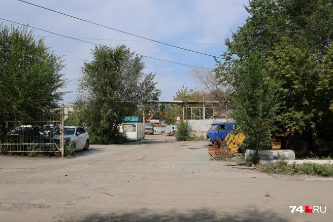 Застройщик пообещал облагородить прилегающую территорию | Источник: Наталья Лапцевич 