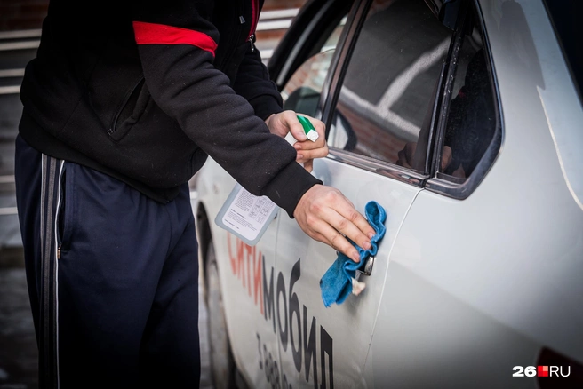 Таксист из Лермонтова присвоил кошелёк пассажирки с 150 тысячами рублей | Источник: Ольга Бурлакова / NGS.RU