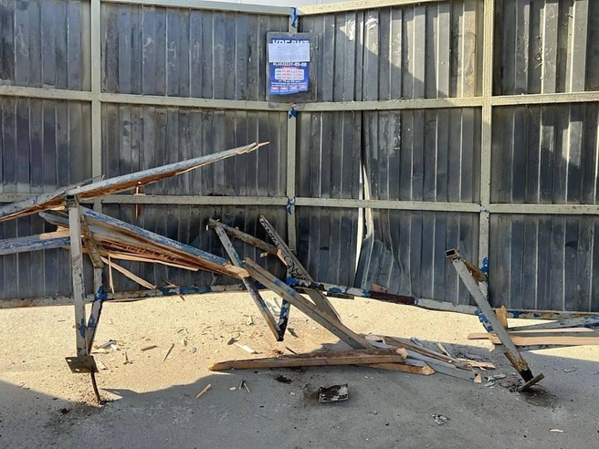 Во время аварии на остановке находились люди, ожидавшие общественный транспорт. | Источник: ГУ МВД по Новосибирской области