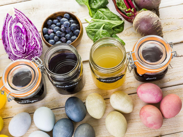 Как покрасить яйца на Пасху без химии: 11 способов, о которых вы никогда не слышали