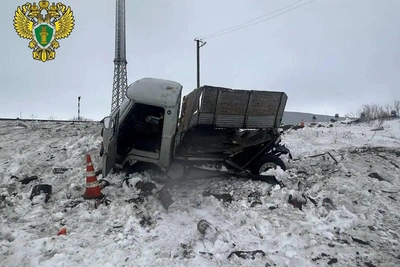 Truck and Train Collision Near Volgograd Caught on Video