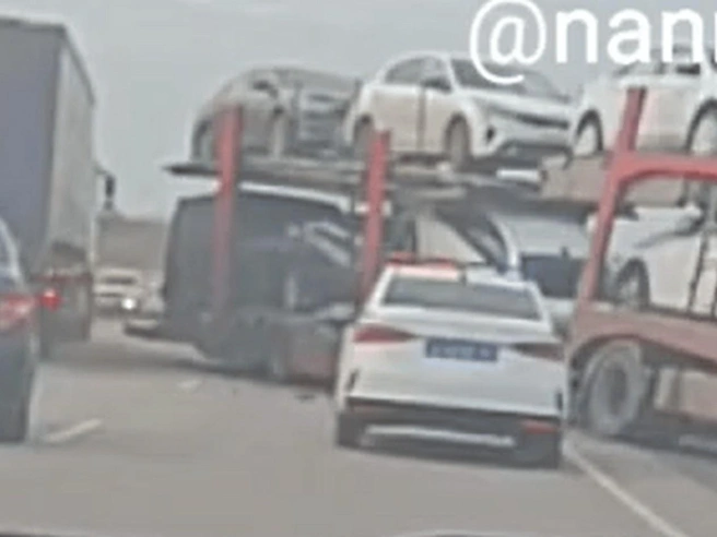 Судя по видео, авария произошла ещё засветло | Источник: Новоаннинский сегодня / Telegram