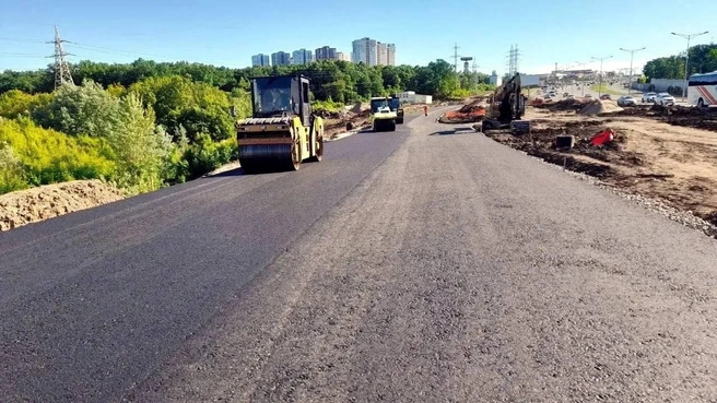 Специалисты переносят газопровод и водовод | Источник: Министерство транспорта и автомобильных дорог / MAX