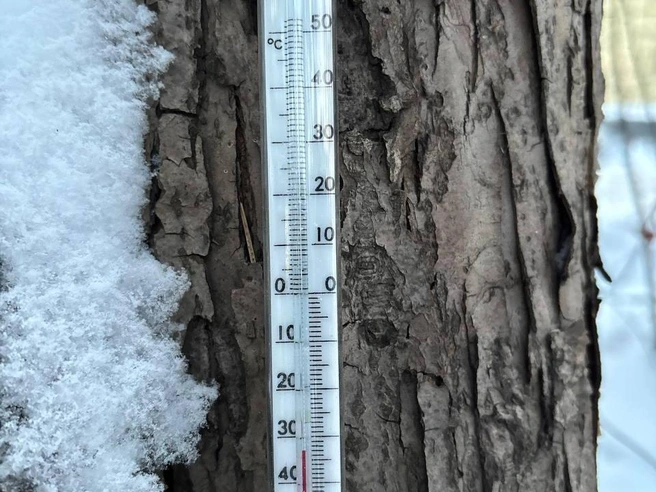 В Парке имени Гагарина столбик термометра опустился до -33°C. | Источник: читатель 74.RU