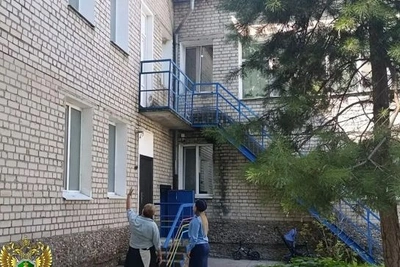 Прокуратура в Благовещенске проверяет падение ребенка из окна
