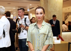Анфиса Чехова опубликовала фото с похорон отца