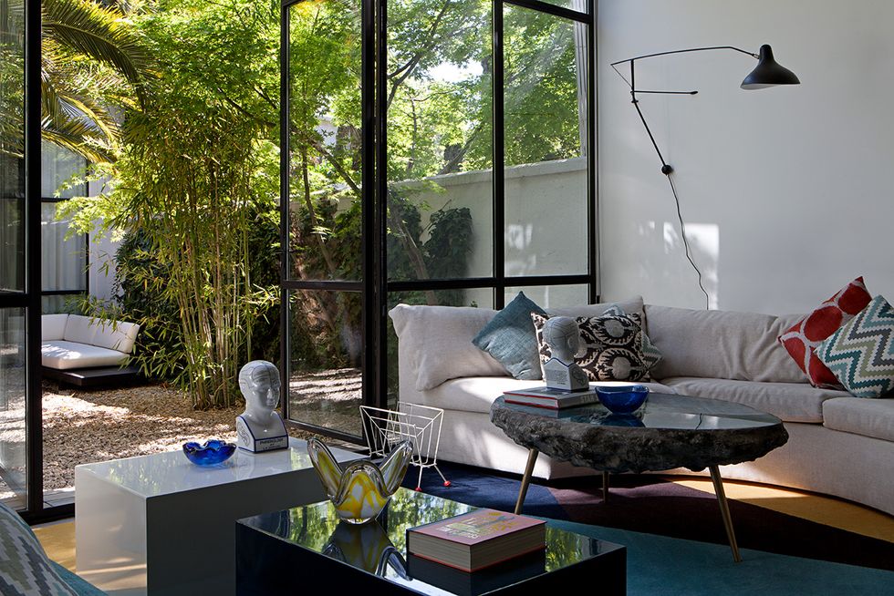 Светлый дом с яркими акцентами в Мадриде | Источник: Марта де ла Рика