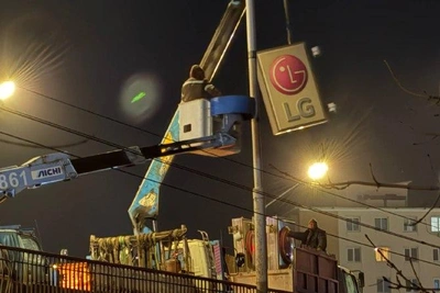 Во Владивостоке демонтировали рекламные конструкции LG