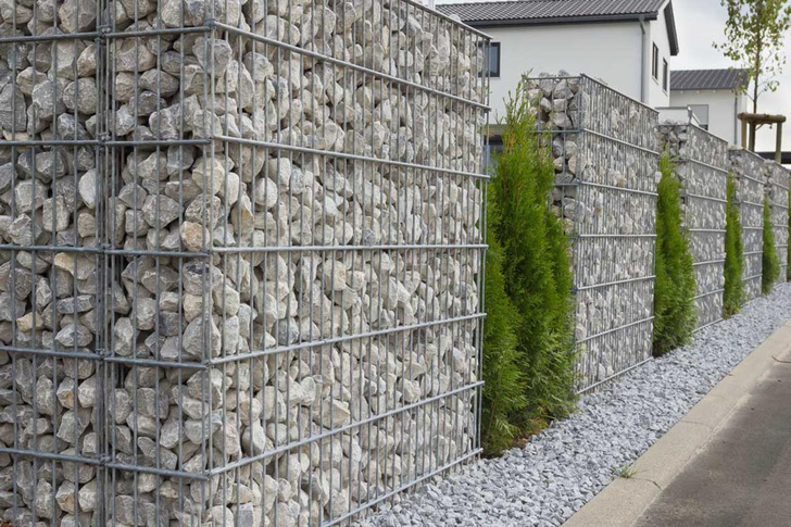 30 идей как украсить забор на даче