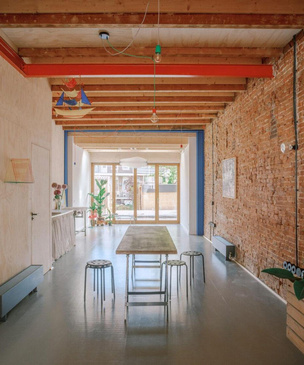 Фанера и кирпич: аскетичный дом дизайнера в Роттердаме