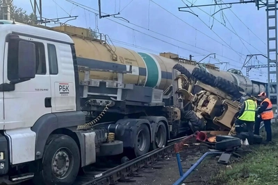 Под Нижним Новгородом поезд врезался в грузовик на переезде