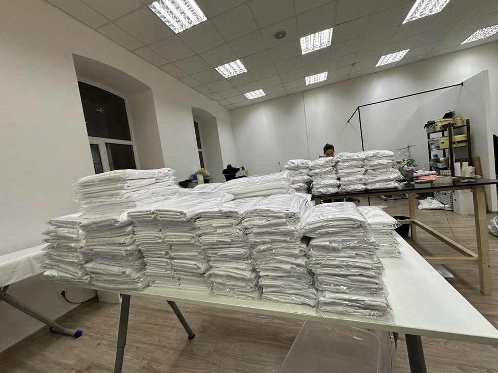 — Год назад был большой заказ от кейтеринговой службы «Росатома». Мы подключили 8 производств и справились с задачей за пару месяцев | Источник: Инна Платонова