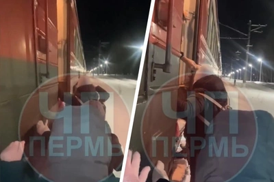 Электричка проехала станцию в Краснокамске, пассажиры шли по сугробам