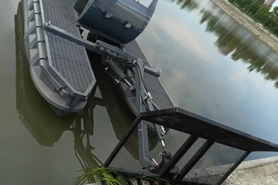 На реке Миасс в черте Челябинска подготовлена техника для очистки водоема