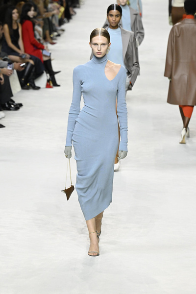 Индиго, синий иней и берлинская лазурь: модные оттенки голубого, которые стоит носить в 2024