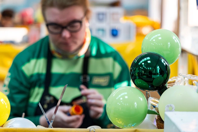 В цвете новогодней елки | Источник: Мария Ленц / NGS24.RU