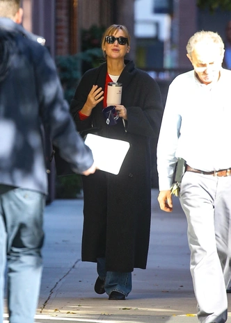 Минимализм, в который влюблены все: как Дженнифер Лоуренс стала новой королевой стритстайла Минимализм, в который влюблены все: как Дженнифер Лоуренс стала новой королевой стритстайла