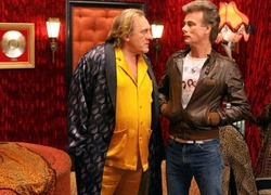 Жерар Депардье предстанет перед судом по обвинению в изнасиловании актрисы Шарлотты Арну