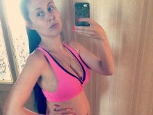Звезда «Уральских пельменей» борется с животом после родов