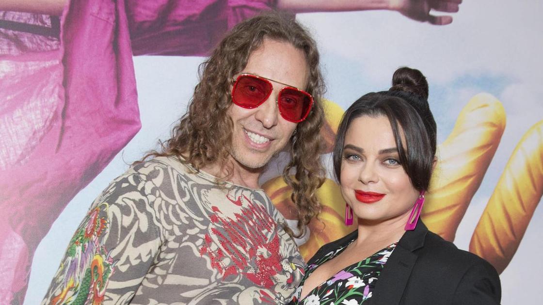 Striptizchilar bilan korporativ partiya porno Royxatdan holda porno boshliqlar