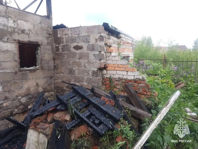 Причиной пожара стало неосторожное обращение с огнем | Источник: ГУ МЧС России по Рязанской области