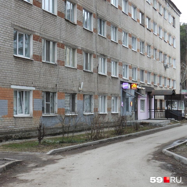 На первом этаже этого же дома — пункт выдачи | Источник: Кирилл Хафизов / 59.RU