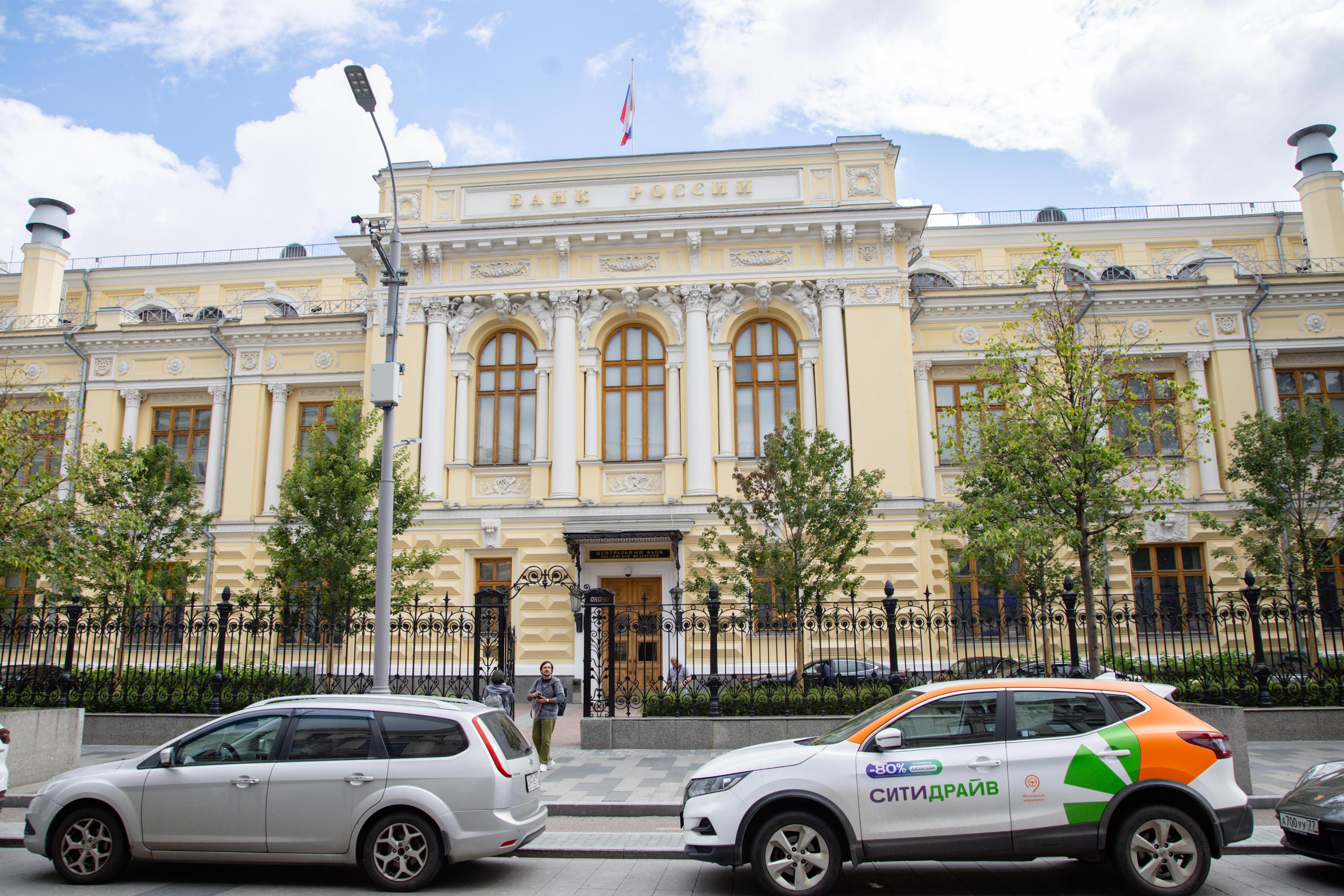 Цены вырастут еще больше вместе с инфляцией? Нужно ли в России снижать ключевую ставку, спорят эксперты