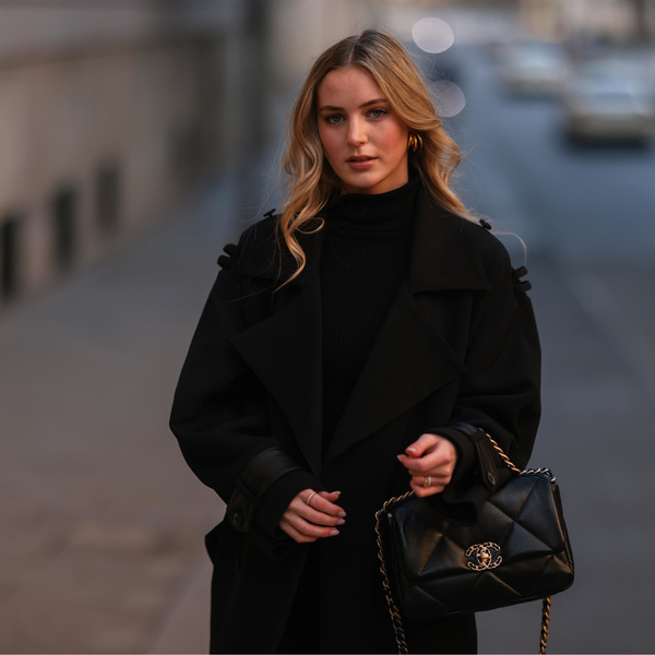 5 российских брендов, где можно найти модное пальто на весну 2022