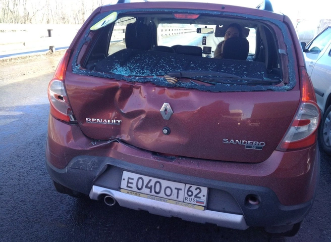 На трассе М5 под Рязанью фура въехала в Renault | ya62.ru