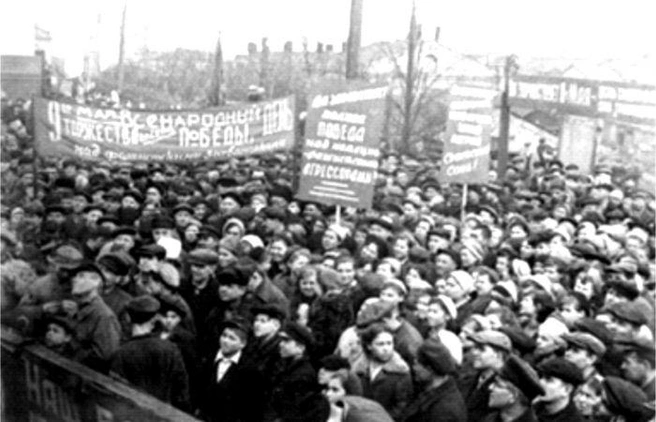 Митинг в честь Победы на Уфимском паровозоремонтном заводе 9 мая | Источник: Республиканский музей боевой славы
