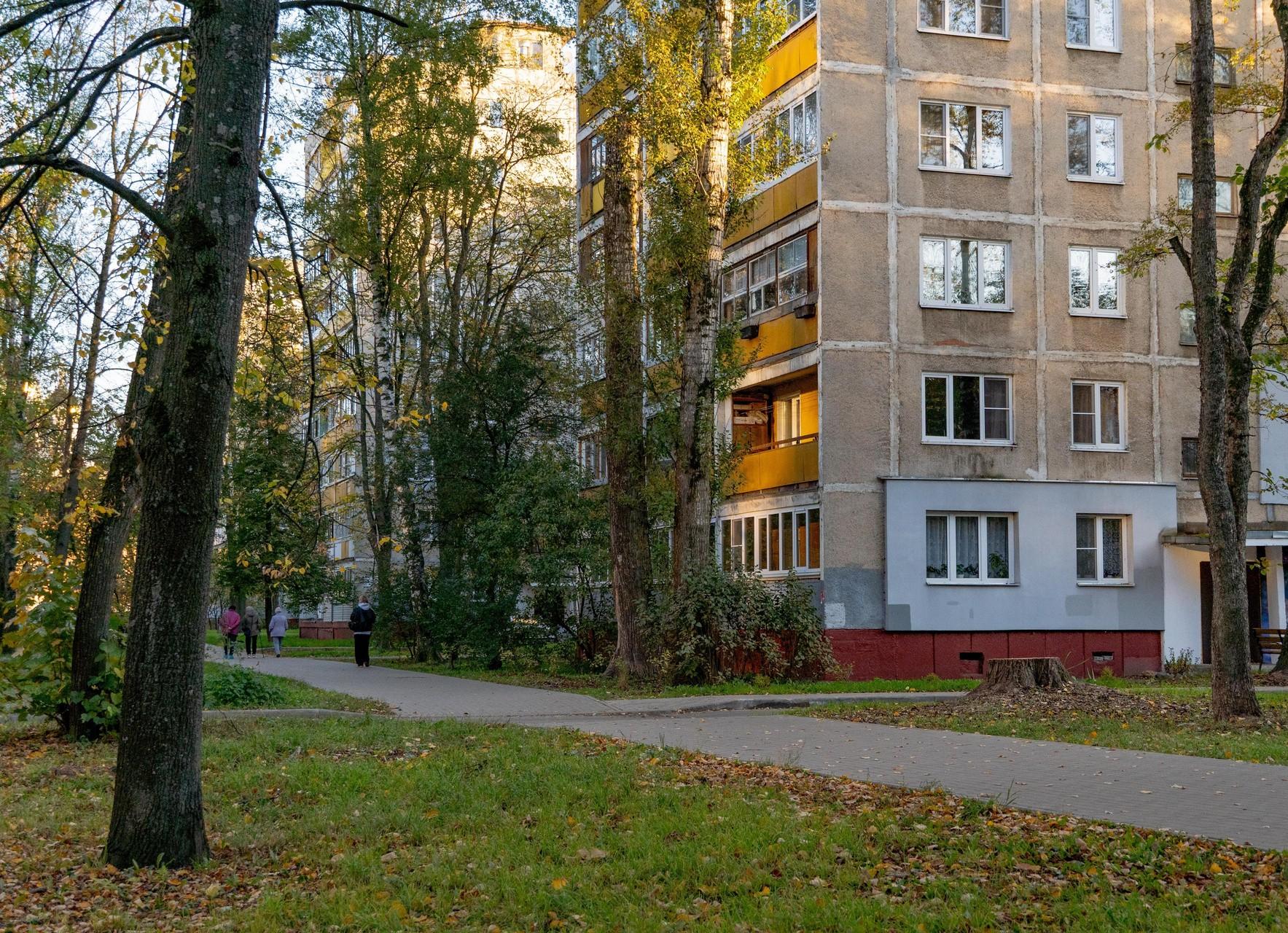 В фильме мелькают дома № 97, 101, 103, 105 на Ленинградском проспекте | Источник: Кирилл Поверинов / 76.RU