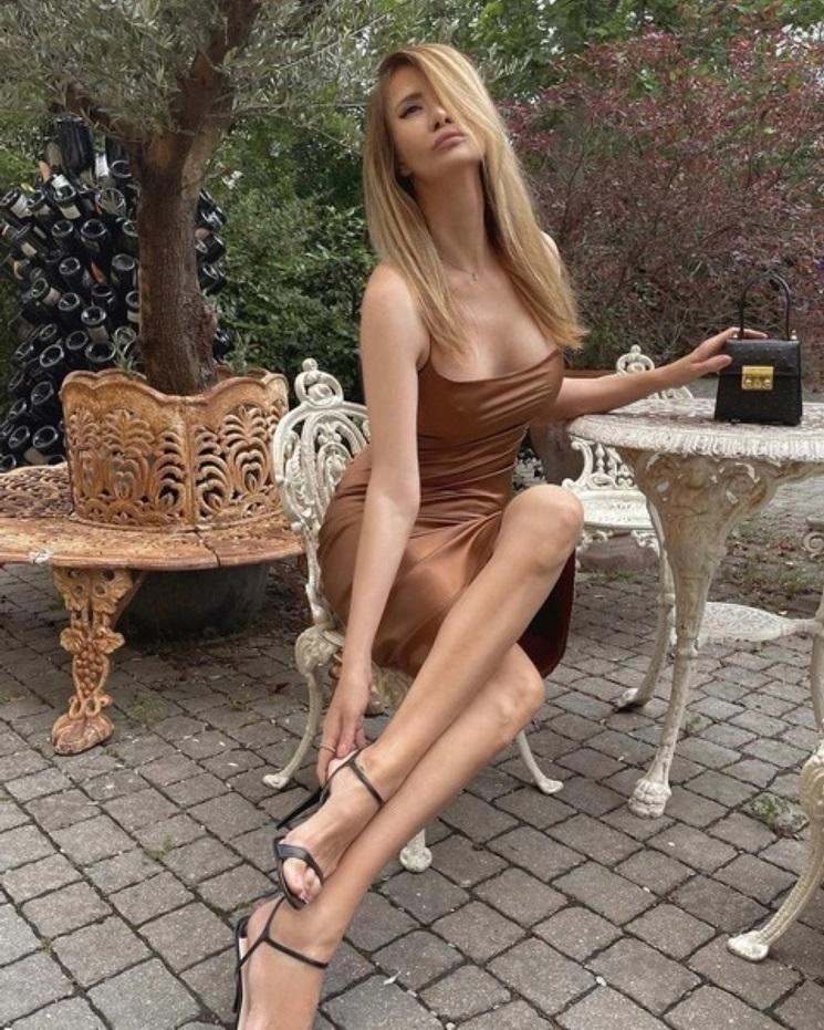 Уже 44 года Жаклин активно занимается спортом | Источник: realfashionist / Instagram.com (деятельность соцсети запрещена в РФ)