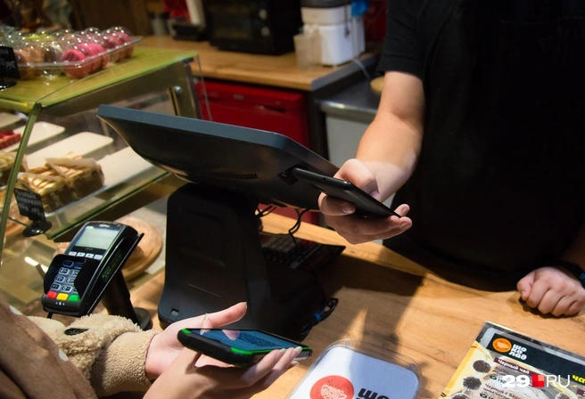 Расплатиться по QR-коду или картой бывает невозможно | Источник: Иван Митюшёв / 29.RU