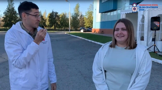 Ирина сначала не хотела принимать участие в очном этапе викторины. Сделала это по совету волонтера на избирательном участке | Источник: Телеканал «Тюменское время», Tyumentime / Vk.com