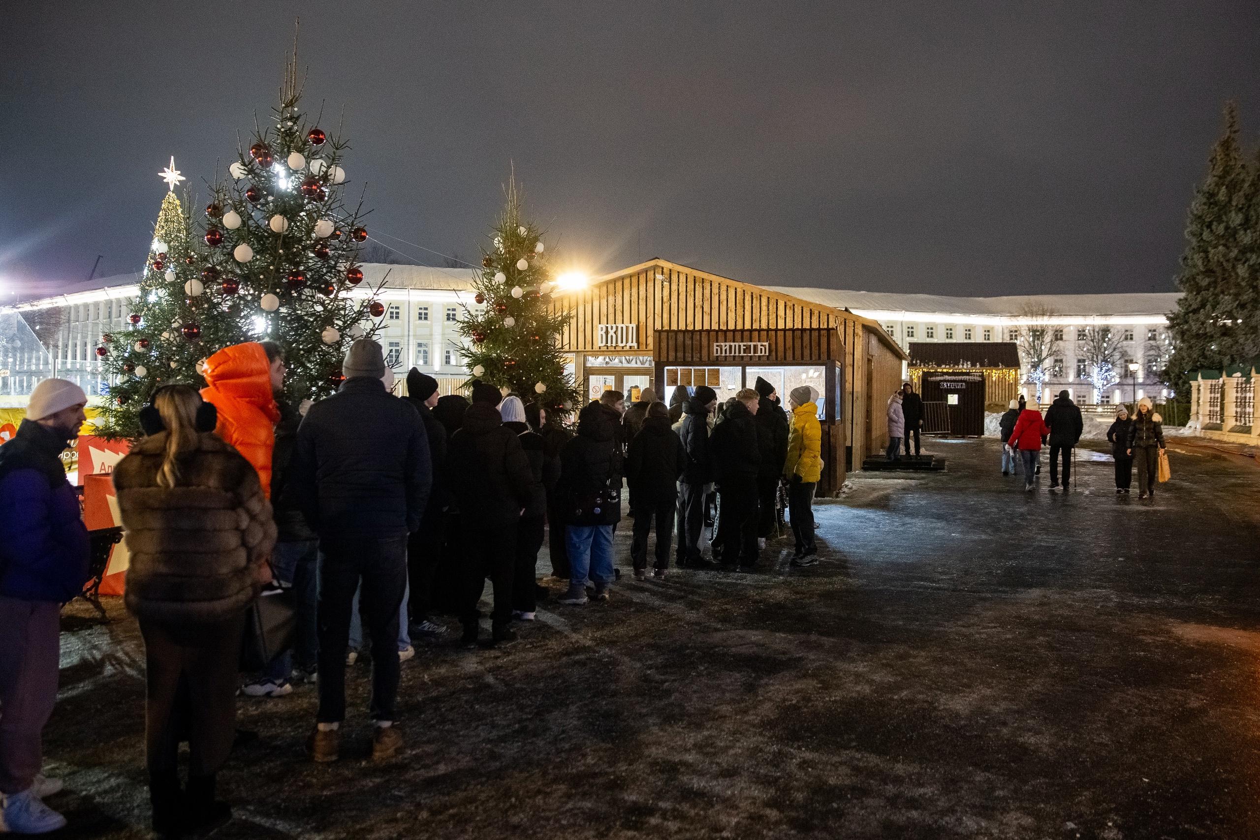 В Ярославле увеличили время бронирования мест на каток на Советской площади